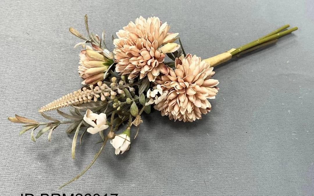 Small Hand Tied Chrysanthemum bouquet used for decoration BRM26017